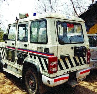 Due to poor vehicular traffic, the highway police officer | खराब वाहनामुळे महामार्ग पोलिसांची क सरत Due to poor vehicular traffic, the highway police officer | खराब वाहनामुळे महामार्ग पोलिसांची क सरत