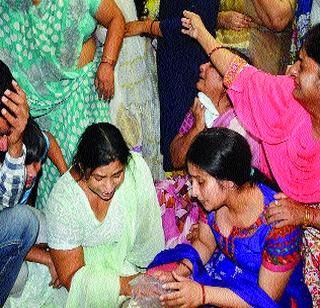 24 dead in Mathura violence; Weapons seized | मथुरा हिंसाचारात २४ ठार; शस्त्रे जप्त 24 dead in Mathura violence; Weapons seized | मथुरा हिंसाचारात २४ ठार; शस्त्रे जप्त