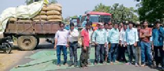 Gervard walks for two hours | गेवर्धात दोन तास चक्काजाम Gervard walks for two hours | गेवर्धात दोन तास चक्काजाम