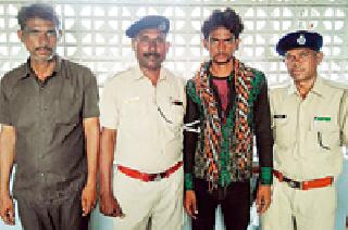 Sagwan smuggler Appa finally leaves with Gajaad | सागवान तस्कर अप्प्या अखेर मुलासह गजाआड