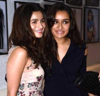 Alia, Shraddha's romance with 'twin twins'? | आलिया, श्रध्दाचा 'जुडवा २' मध्ये वरुनसोबत रोमॅन्स? Alia, Shraddha's romance with 'twin twins'? | आलिया, श्रध्दाचा 'जुडवा २' मध्ये वरुनसोबत रोमॅन्स?