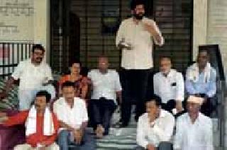 Child hunger in the fasting of teachers | शिक्षकांच्या उपोषणात बच्चू कडूंची उडी Child hunger in the fasting of teachers | शिक्षकांच्या उपोषणात बच्चू कडूंची उडी
