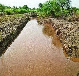 Odhe, Nalla Tudumba in the western part of Indapur | इंदापूरच्या पश्चिम भागात ओढे, नाले तुडुंब