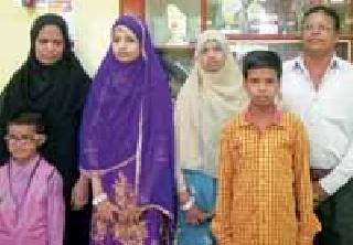 Pusad's twin nayara and nazish khan success | पुसदच्या जुळ्या नायरा व नाजीश खानचे यश Pusad's twin nayara and nazish khan success | पुसदच्या जुळ्या नायरा व नाजीश खानचे यश