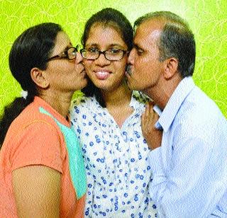 Durga Shirsat's spectacular success | दुर्गा शिरसाटचं नेत्रदीपक यश