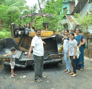 Due to shutdown of the carpet machine in Muru Dule | मुरु डमध्ये कारपेट मशीन बंद पडल्याने खोळंबा