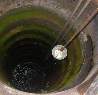 Two crores of rupees worth crores without digging the well! | विहिरी न खोदताच दोन कोटींचा निधी हडप!