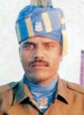 Last salute to Shahida in Pulgaon firecracker | पुलगाव अग्निकांडातील शहिदाला अखेरचा सलाम Last salute to Shahida in Pulgaon firecracker | पुलगाव अग्निकांडातील शहिदाला अखेरचा सलाम