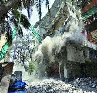 Action on the building in Sanpad | सानपाड्यातील इमारतीवर कारवाई