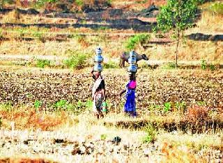 Pahpit water for the mother of the rain | पावसाच्या माहेरघरीच पाण्यासाठी पायपीट
