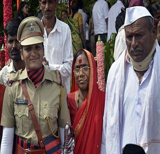 The police officer, who became 'she' on the strength of the rebellious urge! | दुर्दम्य इच्छाशक्तीच्या बळावर 'ती' बनली पोलीस अधिकारी..!