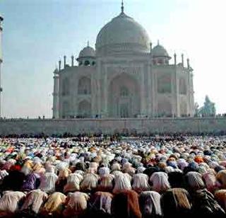 Hazrat pir kareem baba dargah urus enthusiasm | हजरत पीर करीम बाबा दर्ग्याचा उरूस उत्साहात