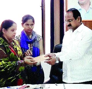 KDMT's 'that' driver assisted | केडीएमटीच्या ‘त्या’ चालकास साहाय्य