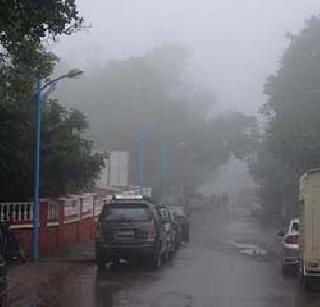 Monsoon saris visit to Mahabaleshwar. | महाबळेश्वरातल्या पर्यटकांना मान्सूनच्या सरींची भेट..