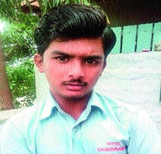 78 percent of the waiter's work | वेटरचे काम करून मिळविले ७८ टक्के 78 percent of the waiter's work | वेटरचे काम करून मिळविले ७८ टक्के