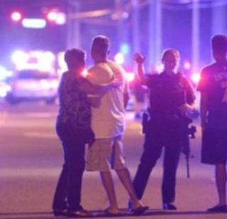 50 people were killed and 53 others injured in a fierce firing on gay nightclub | 'गे' नाईट क्लबवर अंदाधुंद गोळीबार, 50 जणांचा मृत्यू, तर 53 जण जखमी 50 people were killed and 53 others injured in a fierce firing on gay nightclub | 'गे' नाईट क्लबवर अंदाधुंद गोळीबार, 50 जणांचा मृत्यू, तर 53 जण जखमी