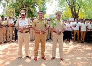 Social responsibility of the police ... | पोलिसांचे सामाजिक दायित्व... Social responsibility of the police ... | पोलिसांचे सामाजिक दायित्व...