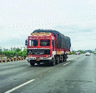 Action on 1741 vehicles with lane cutting | लेन कटिंग करणाऱ्या १७४१ वाहनांवर कारवाई Action on 1741 vehicles with lane cutting | लेन कटिंग करणाऱ्या १७४१ वाहनांवर कारवाई