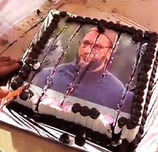 Raj Thackeray celebrates the birthday cake with ovens and celebrates birthday cake | राज ठाकरेंनी ओवेसींचं चित्र असलेला केक कापून साजरा केला वाढदिवस Raj Thackeray celebrates the birthday cake with ovens and celebrates birthday cake | राज ठाकरेंनी ओवेसींचं चित्र असलेला केक कापून साजरा केला वाढदिवस