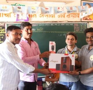 Standing through the social media, the power of help | सोशल मीडीयातून उभी राहिली मदतीची ताकद Standing through the social media, the power of help | सोशल मीडीयातून उभी राहिली मदतीची ताकद