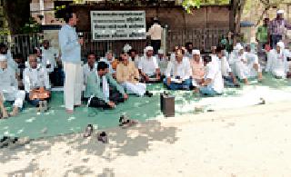 More than one-and-a-half percent haul of farmers' humiliation | दीड टक्का वाढीव हमीभाव शेतकऱ्यांची थट्टाच