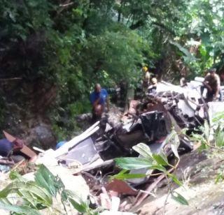 Bus collapses in Assam, 29 killed, 9 injured | आसाममध्ये दरीत कोसळली बस, 29 जणांचा मृत्यू, 9 जखमी Bus collapses in Assam, 29 killed, 9 injured | आसाममध्ये दरीत कोसळली बस, 29 जणांचा मृत्यू, 9 जखमी