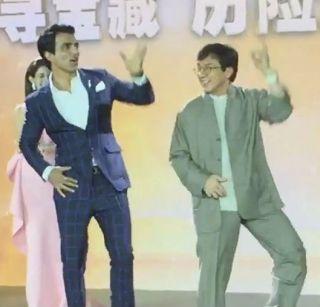 Video - Jackie Chan's 'bat bat' dance | व्हिडिओ - जॅकी चॅनचा 'बल्ले बल्ले' डान्स