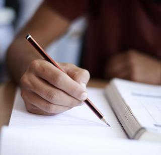 Students who score 100 out of 100 in XII Economics fail on other subjects | बारावीत इकोनॉमिक्समध्ये १०० पैकी १०० गुण मिळवणारा विद्यार्थी अन्य विषयात फेल Students who score 100 out of 100 in XII Economics fail on other subjects | बारावीत इकोनॉमिक्समध्ये १०० पैकी १०० गुण मिळवणारा विद्यार्थी अन्य विषयात फेल