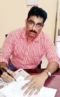 Police officer ACB trap | पोलीस अधिकारी एसीबीच्या जाळ्यात