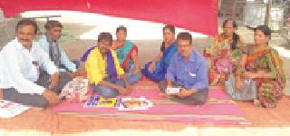 For the sake of farmers, the Niratag agitation | शेतकरी हितार्थ अन्नत्याग आंदोलन For the sake of farmers, the Niratag agitation | शेतकरी हितार्थ अन्नत्याग आंदोलन