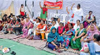 Nurse staffing affected the health service | परिचारिकांच्या संपामुळे आरोग्य सेवा प्रभावित Nurse staffing affected the health service | परिचारिकांच्या संपामुळे आरोग्य सेवा प्रभावित