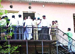 Police-advocates jumped | पोलीस-वकिलांत जुंपली Police-advocates jumped | पोलीस-वकिलांत जुंपली