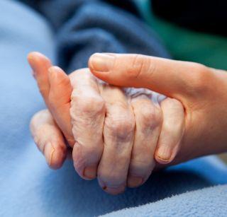 Explanation from one of the five elderly people being tortured | पाचपैकी एका वडिलधारी व्यक्तीवर अत्याचार होत असल्याचं सर्व्हेतून स्पष्ट Explanation from one of the five elderly people being tortured | पाचपैकी एका वडिलधारी व्यक्तीवर अत्याचार होत असल्याचं सर्व्हेतून स्पष्ट
