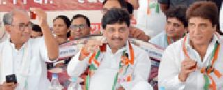 Congress leaders protested by the Modi government protesting against black tea | काळा चहा पिऊन काँग्रेस नेत्यांनी केला मोदी सरकारचा निषेध