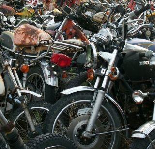 Chained for bikinis | मौजमजेसाठी दुचाकी चोरणा-यांना ठोकल्या बेड्या Chained for bikinis | मौजमजेसाठी दुचाकी चोरणा-यांना ठोकल्या बेड्या