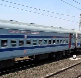 From the Gorakhpur Express pushed the youth to death, Dinesh Yadav was arrested | गोरखपूर एक्स्प्रेसमधून युवतीला ढकलले, दिनेश यादवला अटक From the Gorakhpur Express pushed the youth to death, Dinesh Yadav was arrested | गोरखपूर एक्स्प्रेसमधून युवतीला ढकलले, दिनेश यादवला अटक