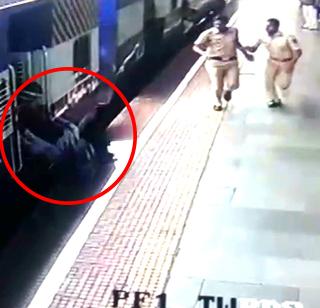 Video - Police have escaped from the railway station, and police escaped | व्हिडिओ - धावत्या रेल्वेत चढण्याच्या नादात आला रेल्वेखाली, पोलिसांनी वाचवलं Video - Police have escaped from the railway station, and police escaped | व्हिडिओ - धावत्या रेल्वेत चढण्याच्या नादात आला रेल्वेखाली, पोलिसांनी वाचवलं