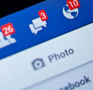 What does social media do? Studies! | सोशल मीडीयावर काय करता? अभ्यास करतो! What does social media do? Studies! | सोशल मीडीयावर काय करता? अभ्यास करतो!