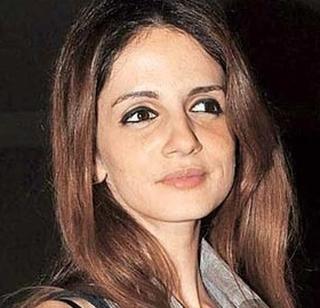 Hrithik Roshan's divorced wife, Suzan Khan, has fraudulently paid Rs 1.87 crore | हृतिक रोशनची घटस्फोटित पत्नी सुझान खानने 1.87 कोटींना फसवले Hrithik Roshan's divorced wife, Suzan Khan, has fraudulently paid Rs 1.87 crore | हृतिक रोशनची घटस्फोटित पत्नी सुझान खानने 1.87 कोटींना फसवले