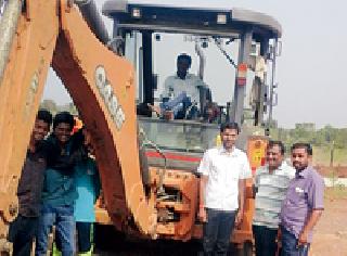 Pipeline digging by the Water Rescue Action Committee | पाणी बचाव कृती समितीने रोखले पाईपलाईनचे खोदकाम Pipeline digging by the Water Rescue Action Committee | पाणी बचाव कृती समितीने रोखले पाईपलाईनचे खोदकाम