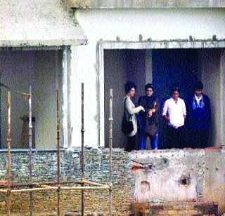 Priyanka Gandhi's family threatened security of President? | प्रियांका गांधींच्या सिमल्यातील घराने राष्ट्रपतींची सुरक्षा धोक्यात? Priyanka Gandhi's family threatened security of President? | प्रियांका गांधींच्या सिमल्यातील घराने राष्ट्रपतींची सुरक्षा धोक्यात?