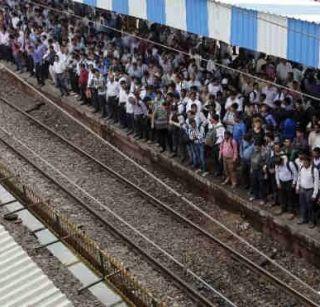 Transport on the Western Railway route started | पश्चिम रेल्वे मार्गावर वाहतूक सुरु Transport on the Western Railway route started | पश्चिम रेल्वे मार्गावर वाहतूक सुरु