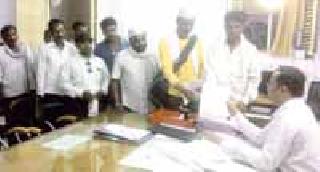 Take immediate measures on various issues related to farmers | शेतकऱ्यांच्या विविध प्रश्नांवर तातडीने उपाययोजना करा