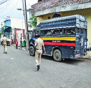 Girl assaulted; Tension in Dattanagar | महिलेला मारहाण; दत्तनगरमध्ये तणाव Girl assaulted; Tension in Dattanagar | महिलेला मारहाण; दत्तनगरमध्ये तणाव