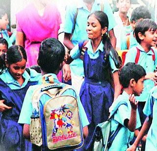 The way in July, you will have to look for uniform | गणवेशासाठी पाहावी लागणार जुलैची वाट The way in July, you will have to look for uniform | गणवेशासाठी पाहावी लागणार जुलैची वाट