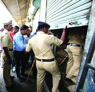 Maintenance branch officer holidays | देखभाल शाखेचे अधिकारी सुटीवर Maintenance branch officer holidays | देखभाल शाखेचे अधिकारी सुटीवर