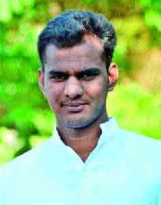 Malegaon youth dies due to self-destruction | सेल्फी काढताना मालेगावच्या तरुणाचा पडून मृत्यू