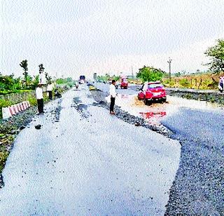 Pitachhi highway again! | पालखी महामार्गावर पुन्हा खड्डा!