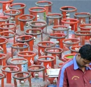 LPG subsidies to stop the taxis, PAN? | करचोरी करणाऱ्यांचे पॅन, एलपीजी सबसिडी रोखणार? LPG subsidies to stop the taxis, PAN? | करचोरी करणाऱ्यांचे पॅन, एलपीजी सबसिडी रोखणार?