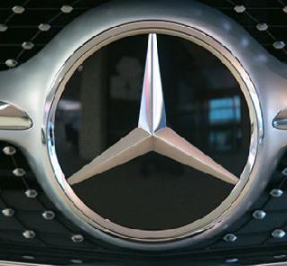 Mercedes-Pelavana father, son arrested for test drive arrested | टेस्ट ड्राइव्हला नेलेली मर्सिडीज पळवणा-या पिता-पुत्राला अटक Mercedes-Pelavana father, son arrested for test drive arrested | टेस्ट ड्राइव्हला नेलेली मर्सिडीज पळवणा-या पिता-पुत्राला अटक